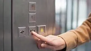 عکس موقع گیر کردن در آسانسور چه کار کنیم؟ 18426