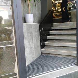 عکس شماره 29842 کفپوش-ورودی-آلومینیومی-ریمَت-با-موکت-بلژیکی