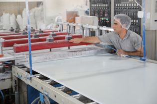 عکس شماره 30603 تولید-بام-پوش-upvc-در-طرح-ها-و-رنگ-های-متنوع-تولید-ورق-های-فومیزه-(pvc)