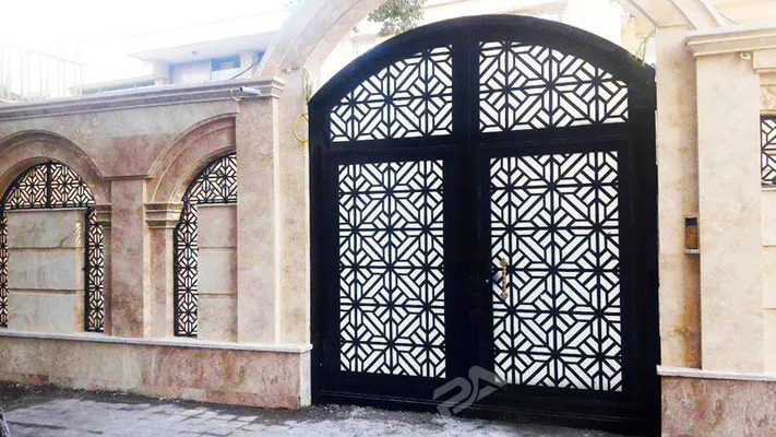 عکس درب ورودی حیاط پایون 10950
