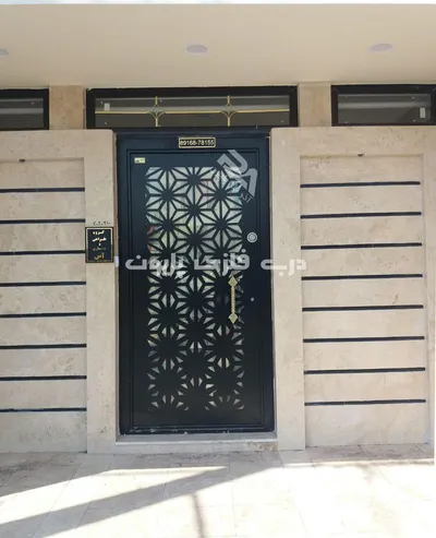 عکس ورودی ساختمان نفررو مدل 007 درب فلزی پایون 18931