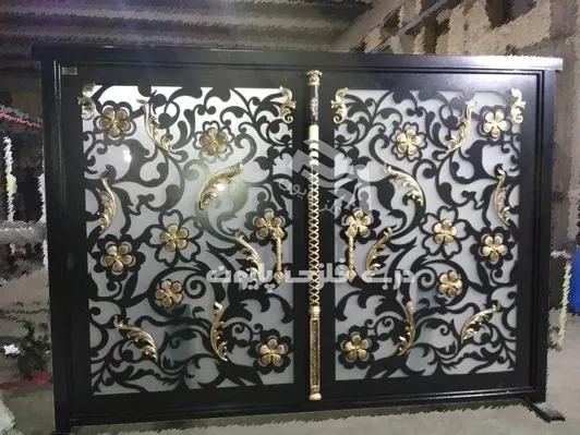 عکس مدل درب 033 فرفورژه دار در قسمت تولید 19045
