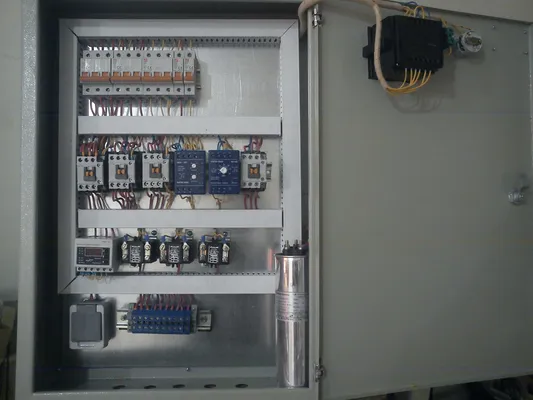 عکس تابلو ستاره مثلث با خازن 20903