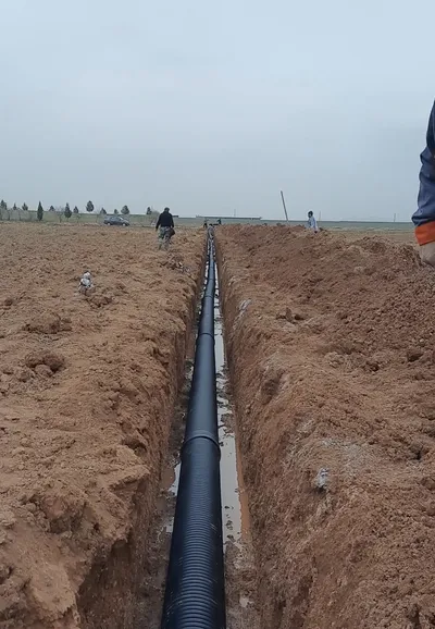 عکس لوله کش آب با لوله پلی اتیلن و جوشکاری لوله پلی اتیلن  آب 40891